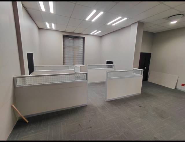 535M² OFFICE TO LET IN MAGALIESSIG